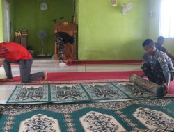 Program Unggulan Kasad Diperkuat Lewat Aksi Nyata, Satgas TMMD 130 dan Warga Bersihkan Masjid Baitul Makmur