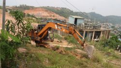 Operator Beko Tak Berhenti Bergerak, Kejar Pembukaan Jalan untuk Pengecoran TMMD 130
