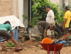 Pemasangan Papan Mal Jadi Fokus Hari Kedua TMMD ke-130 Kodim 0316/Batam di Mangsang Maju