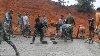 Pengecoran Dikebut Sejak Pagi, Satgas TMMD 130 dan Warga Menyatukan Tenaga di Mangsang Maju